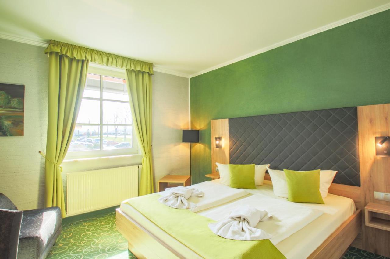 Panorama Berghotel Wettiner Hoehe 자이펜 외부 사진