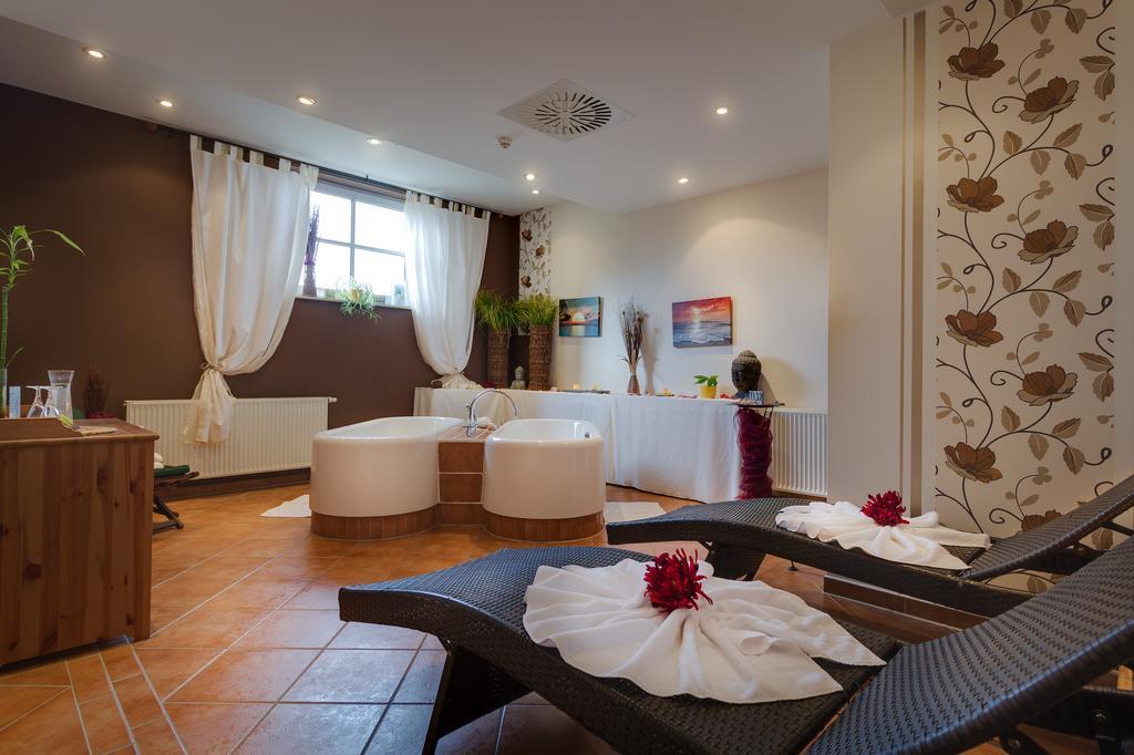 Panorama Berghotel Wettiner Hoehe 자이펜 외부 사진